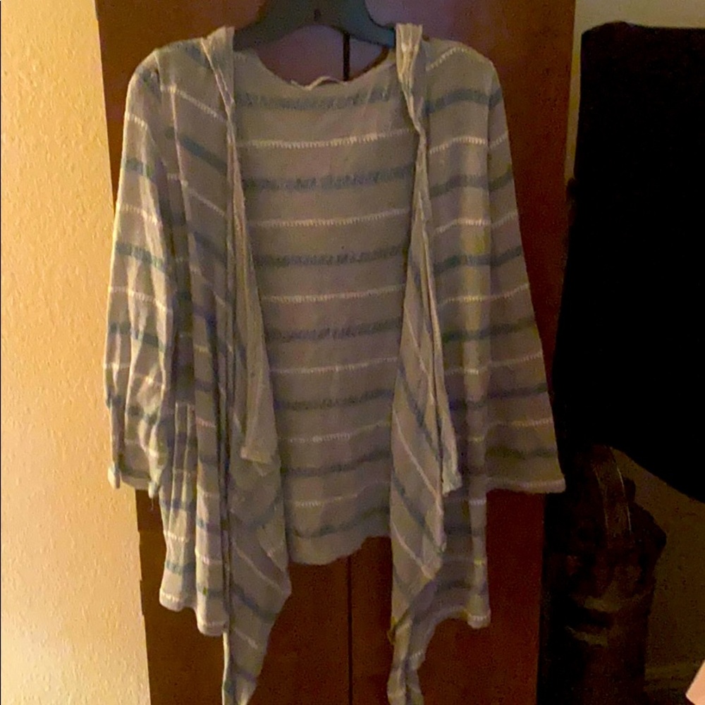 Sweater hoodie gray white and green